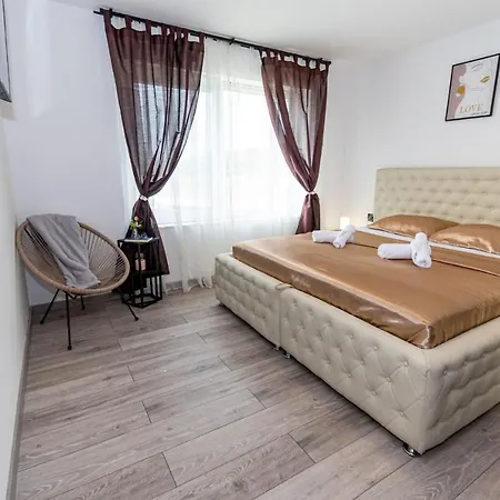 Luxury Rilassante-heated Pool,full Privacy,children Playground Villa